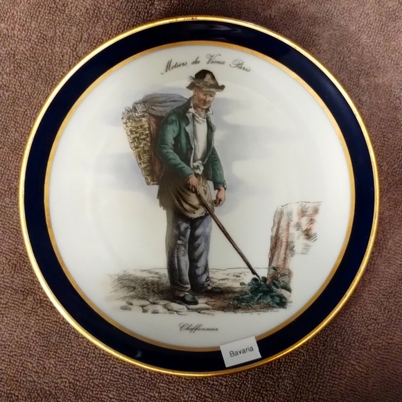 Collectable plates - Picture 3 of 8